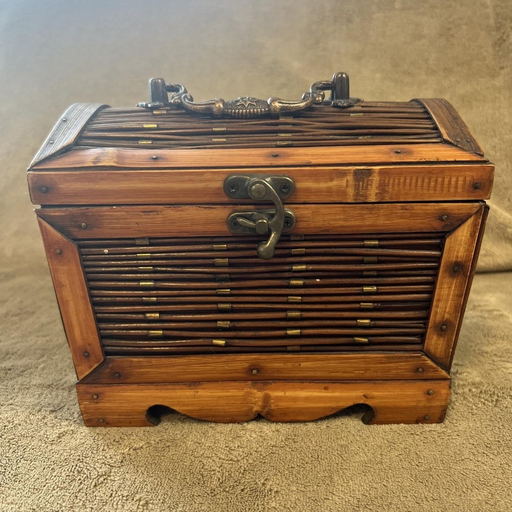 Vintage Handmade Rustic Wooden‎ Treasure Chest Style Box Bamboo Swing Latch Lid